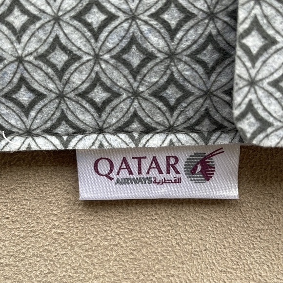 QATAR AIRWAYS pouch - empty amenity kit - Picture 2 of 6